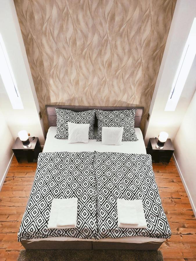 Square 16 Apartman - Absolutely Central Location With Self Check In Szombathely Exterior foto