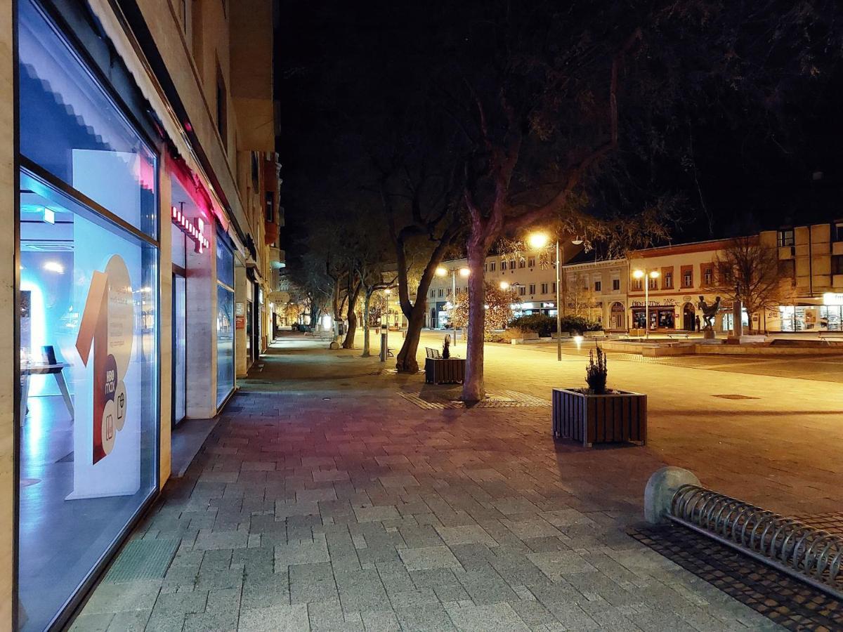 Square 16 Apartman - Absolutely Central Location With Self Check In Szombathely Exterior foto